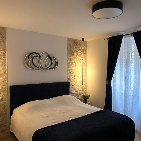 Apartment Erin Center - New Renovated Ровінь Екстер'єр фото