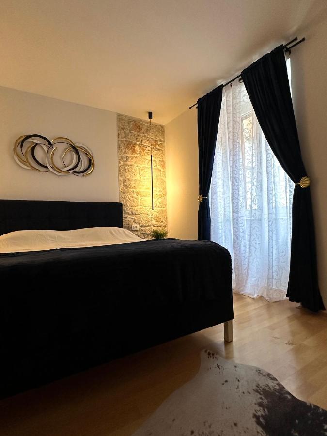 Apartment Erin Center - New Renovated Ровінь Екстер'єр фото