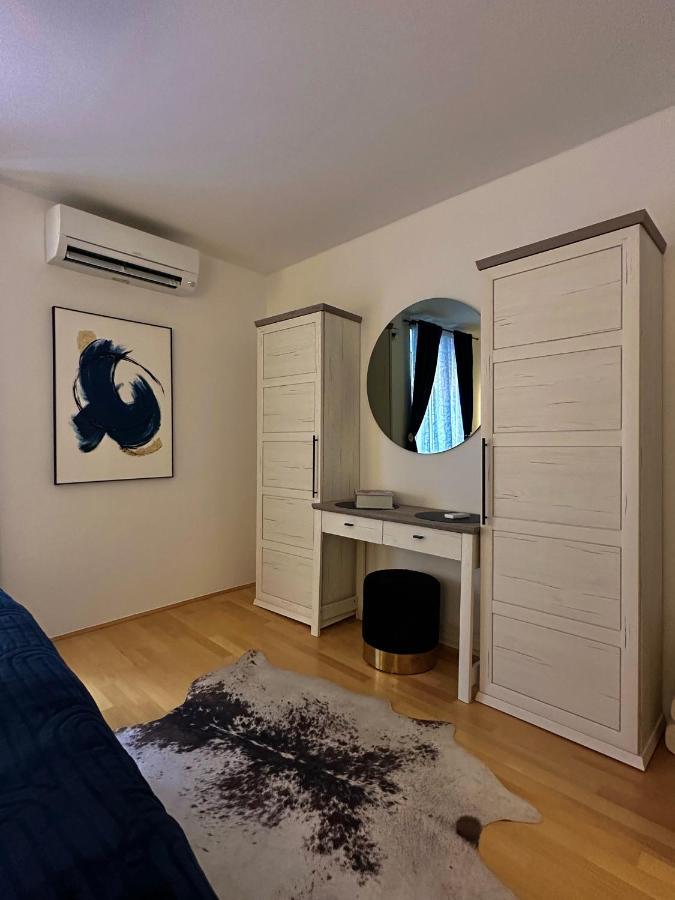 Apartment Erin Center - New Renovated Ровінь Екстер'єр фото