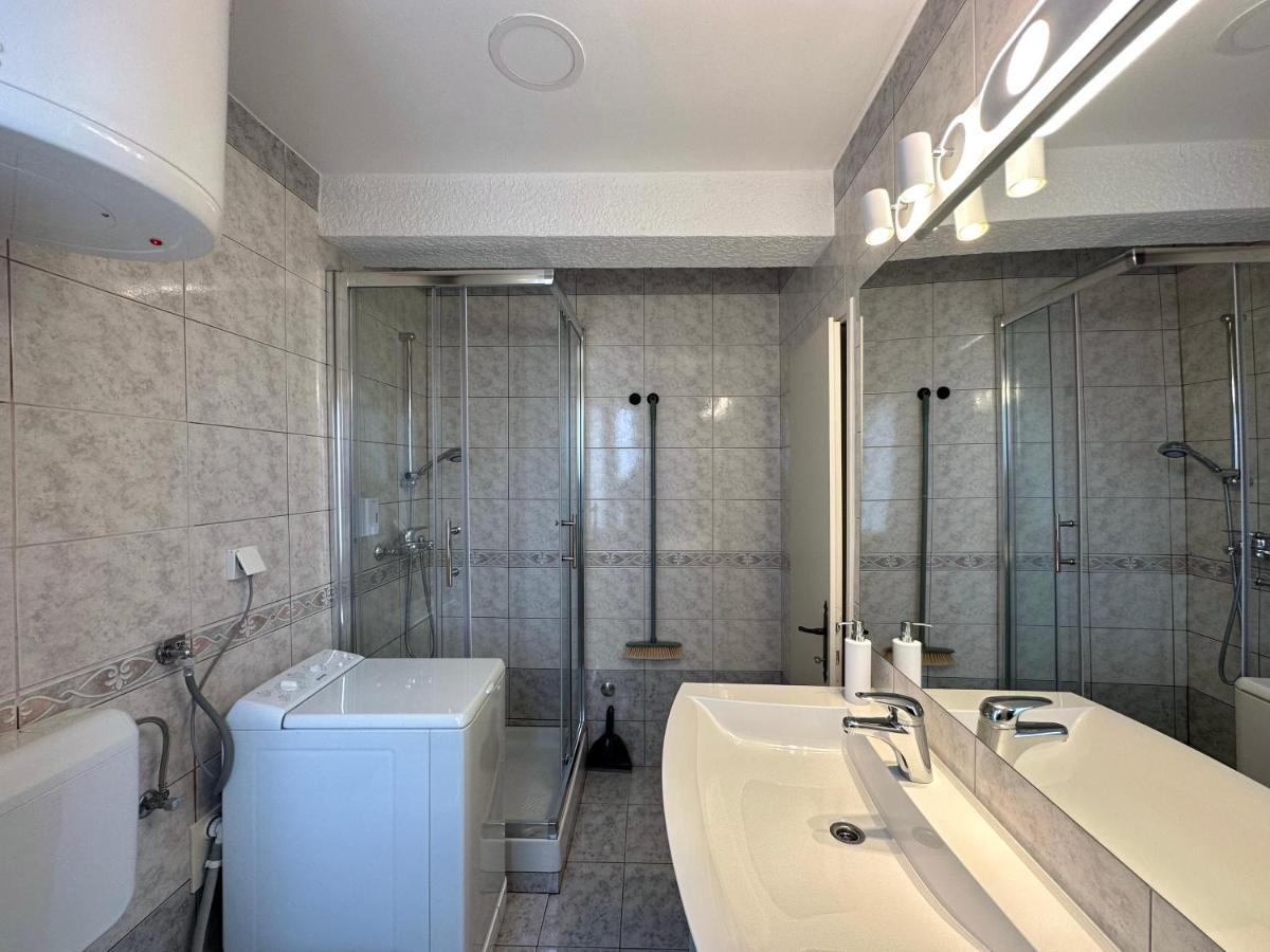 Apartment Erin Center - New Renovated Ровінь Екстер'єр фото