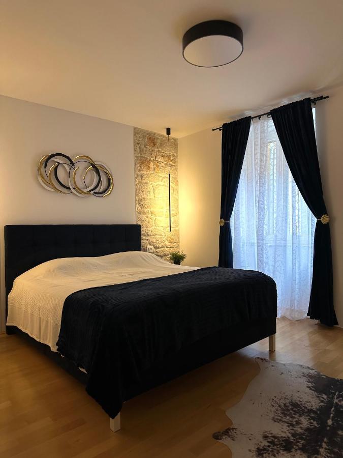 Apartment Erin Center - New Renovated Ровінь Екстер'єр фото