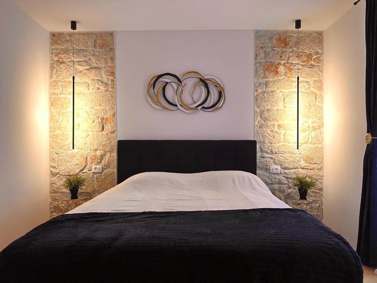 Apartment Erin Center - New Renovated Ровінь Екстер'єр фото